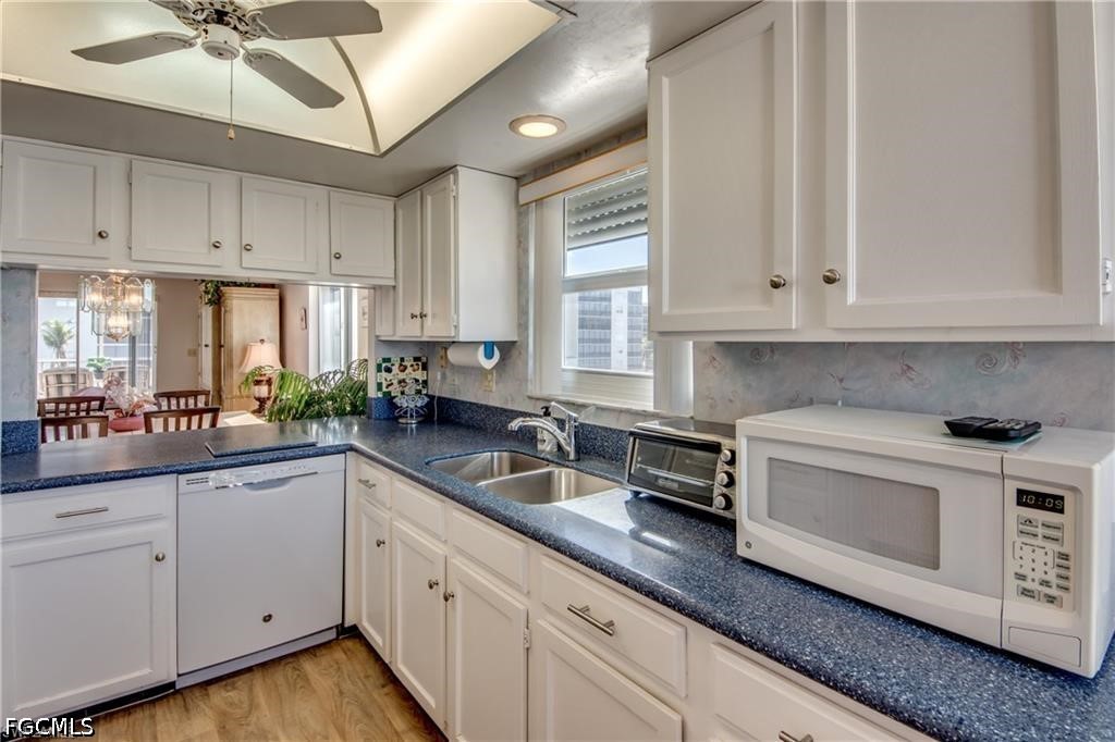 4541 Bay Beach Ln 341 Property Photo 12