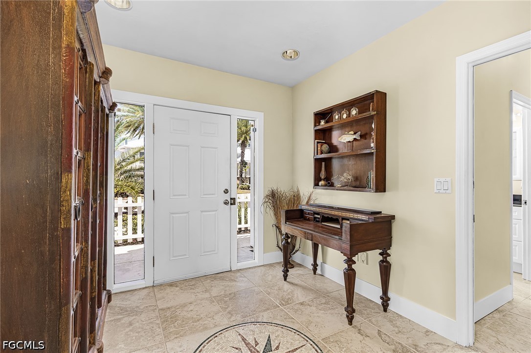 2096 Macadamia St Property Photo 3