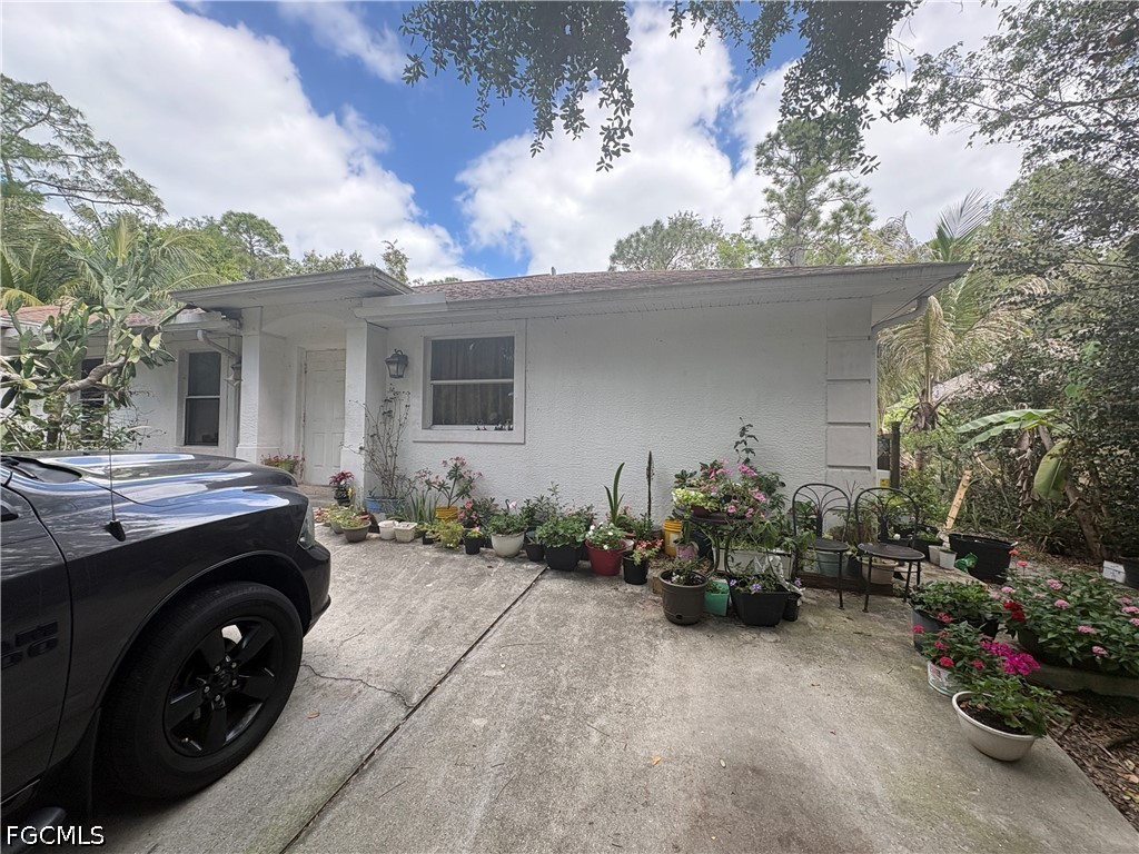 3123 Pine Tree Dr Property Photo 3