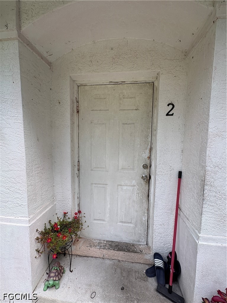 3123 Pine Tree Dr Property Photo 4