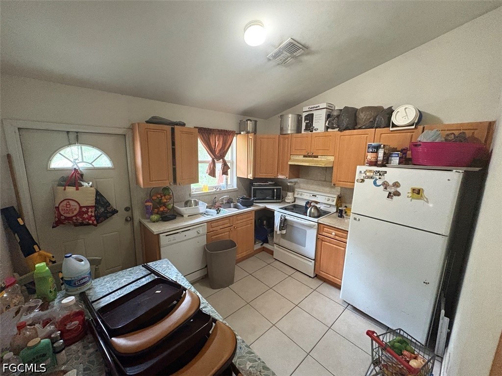 3123 Pine Tree Dr Property Photo 7