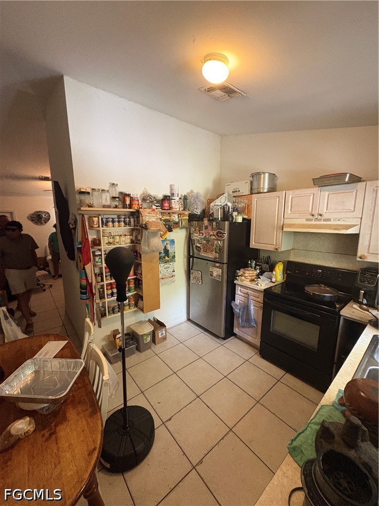 3123 Pine Tree Dr Property Photo 21