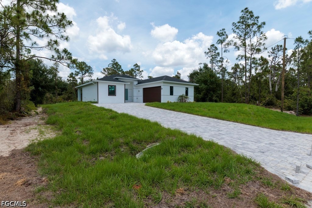 719 Almelia St E Property Photo 8
