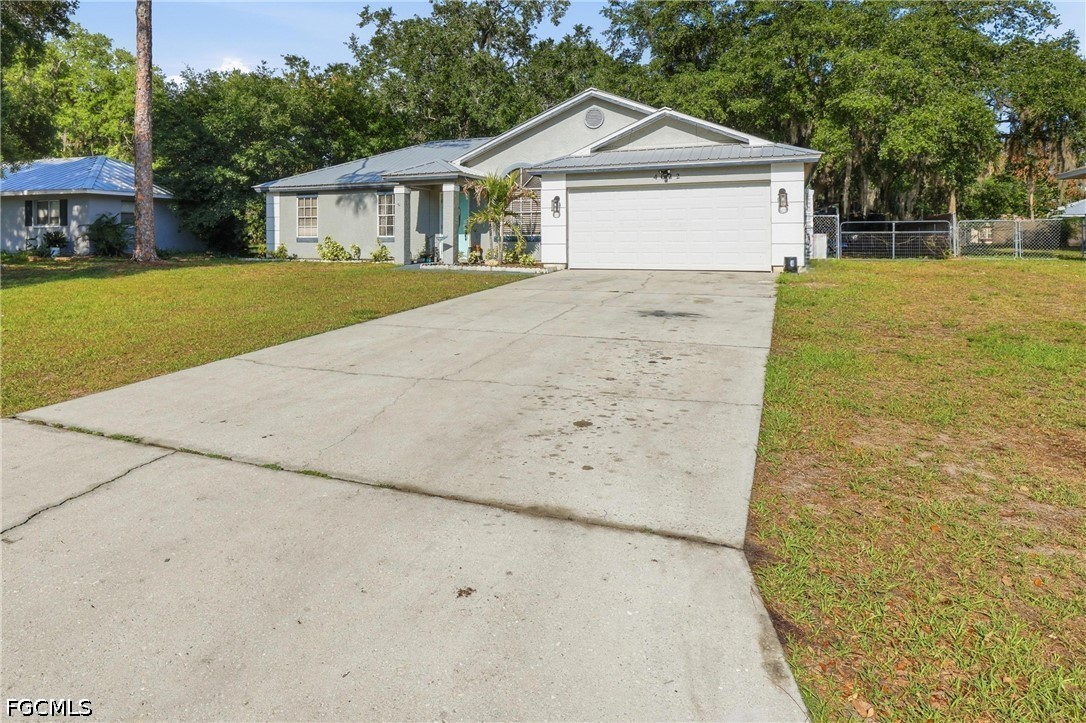 4022 E Sunflower Cir Property Photo 2