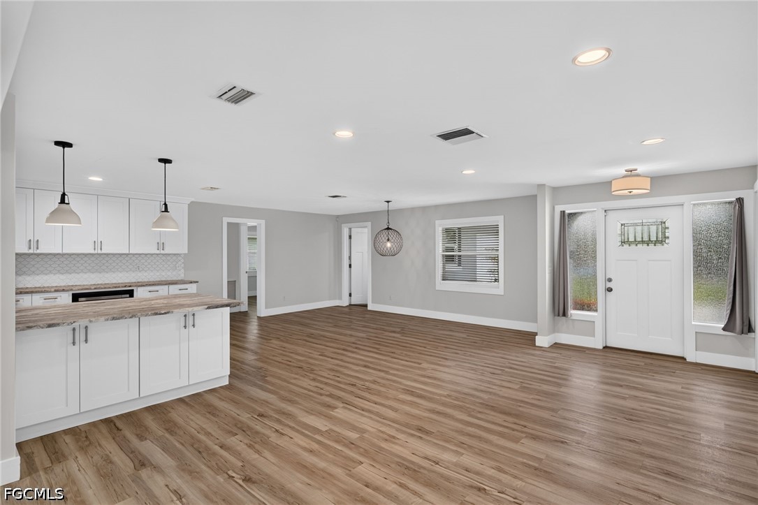4957 Sorrento Ct Property Photo 3