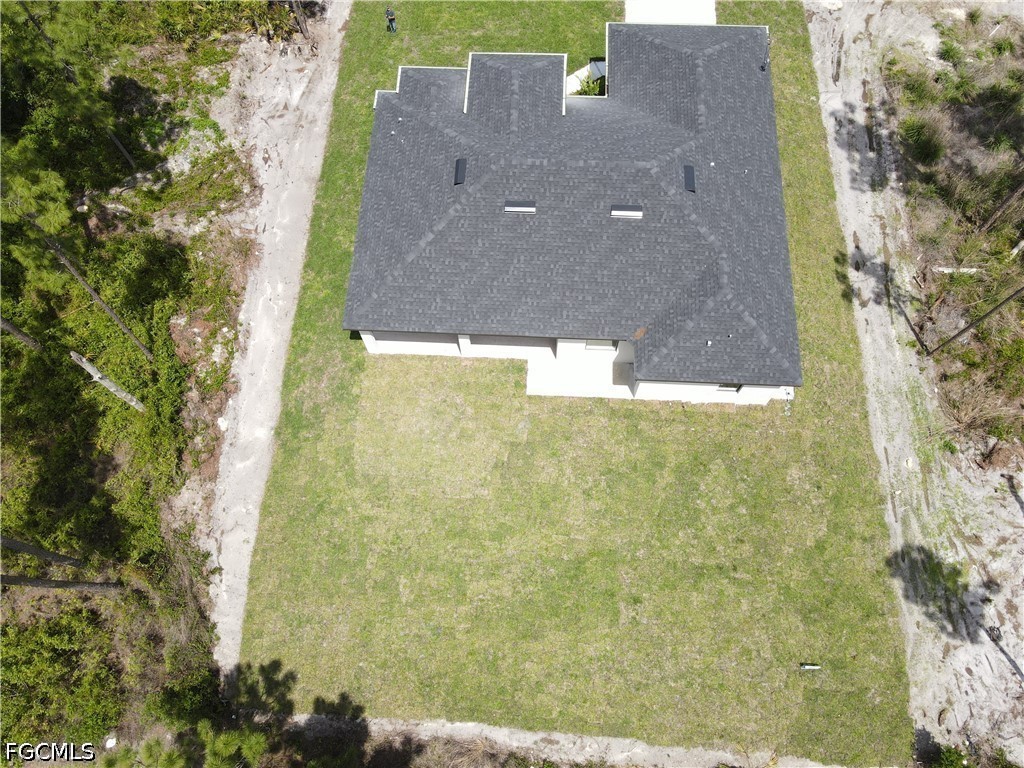 718 Phelps St E Property Photo 4