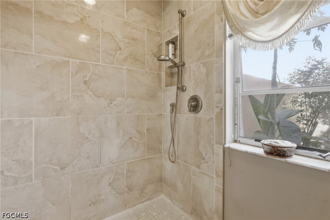9753 Maplecrest Cir Property Photo 18