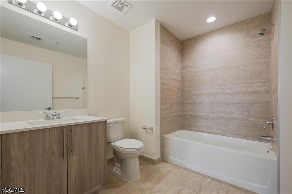 15901 Royal Pointe Ln 306 Property Photo 10