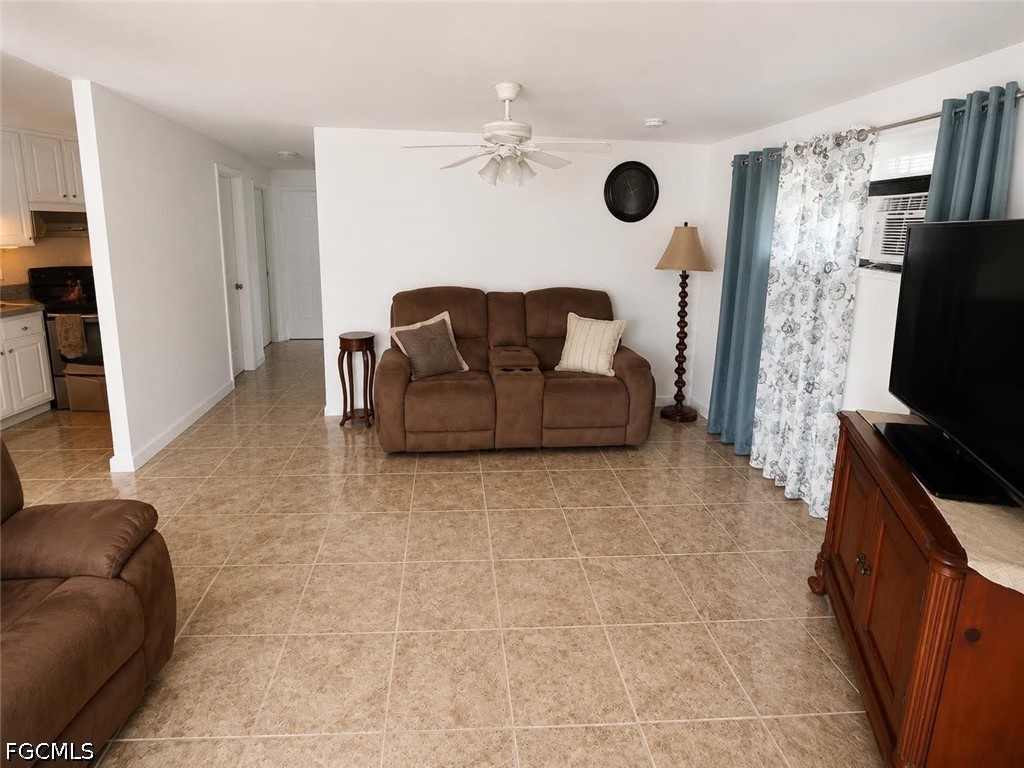 2204 Coronet St Property Photo 4