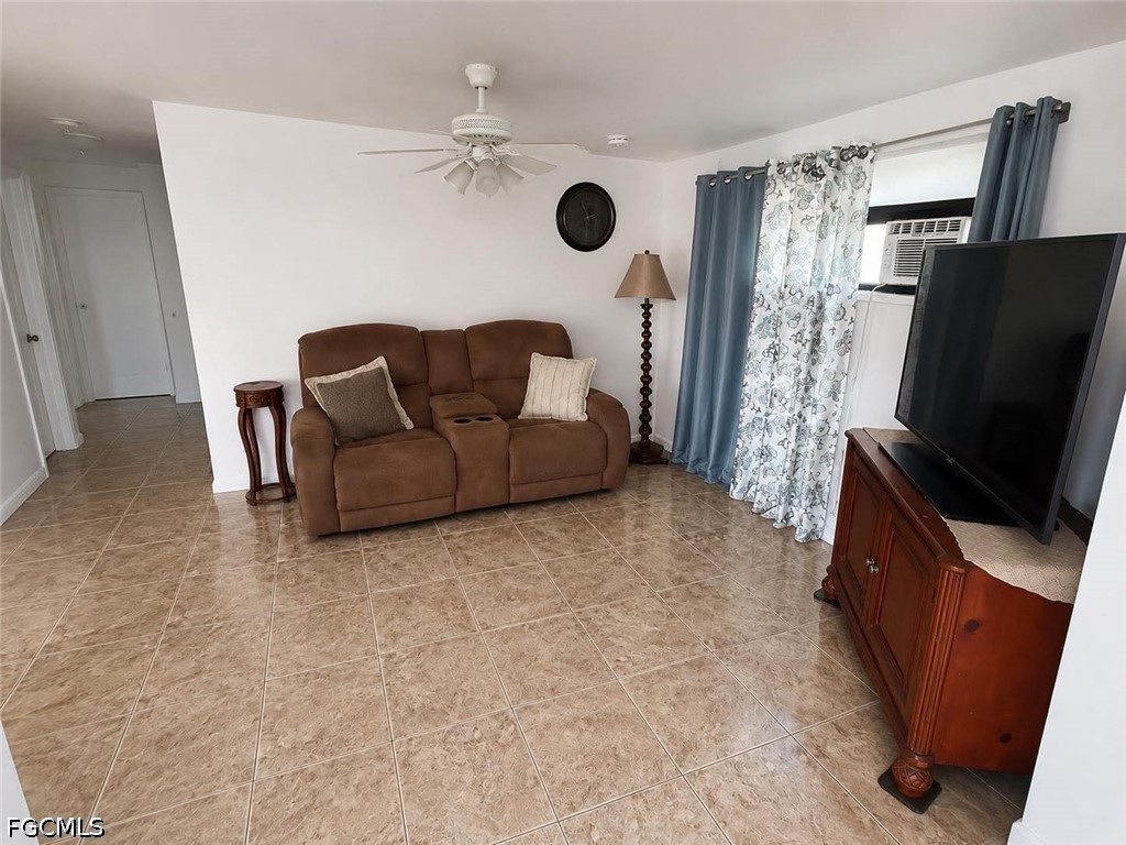 2204 Coronet St Property Photo 5