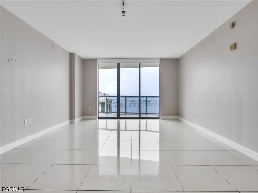 3000 Oasis Grand Blvd 2905 Property Photo 1