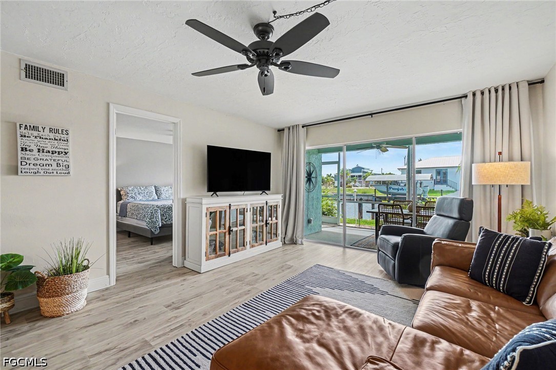 2912 Oleander St B3 Property Photo 6