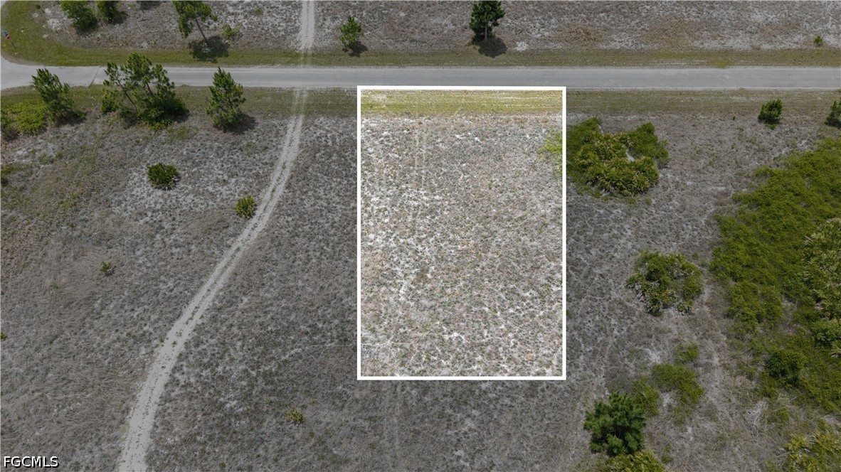 1251 Hathor St E Property Photo 5