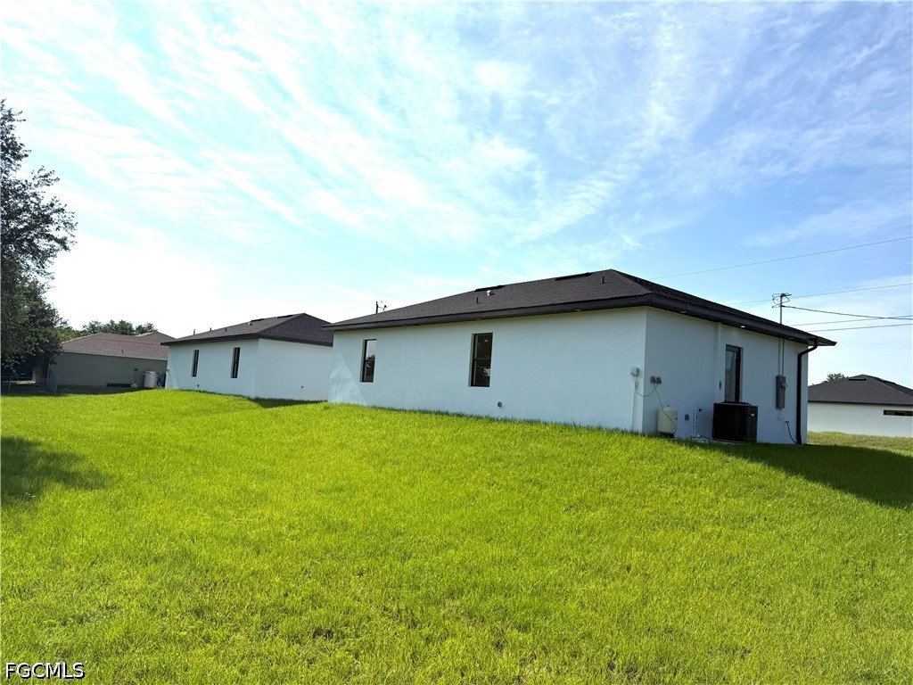 353 Pomona St Property Photo 14