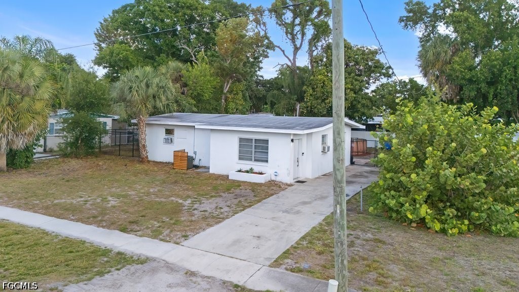 912 Hibiscus Ln Property Photo 1
