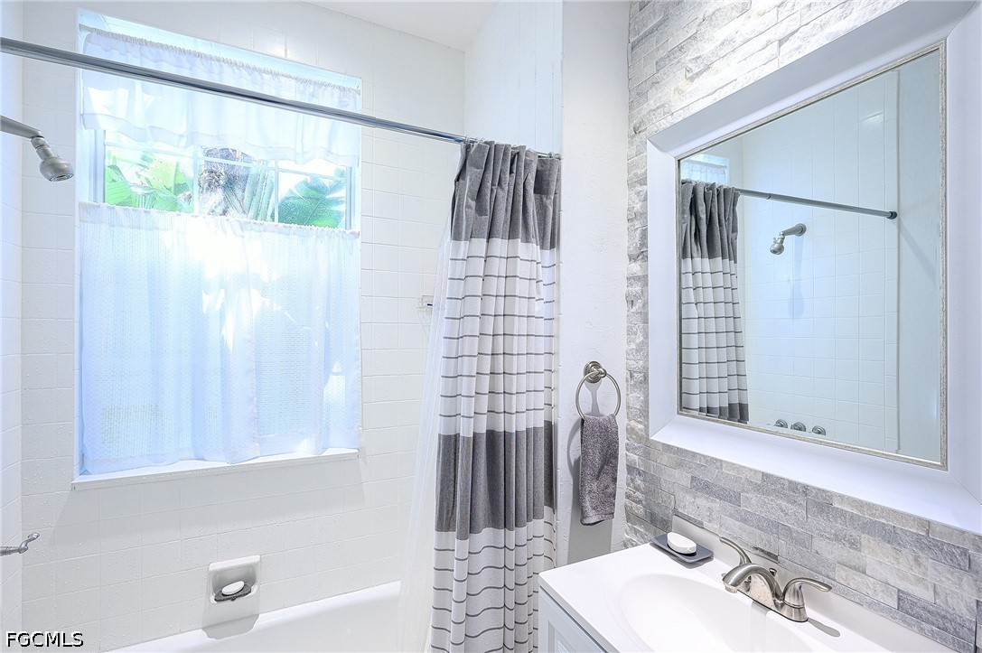 133 Colonade Cir Property Photo 5