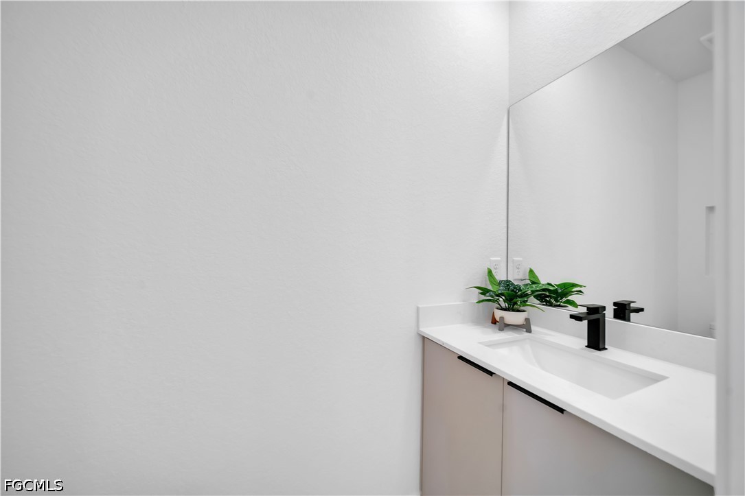 5035 Spinnaker Rd Property Photo 38