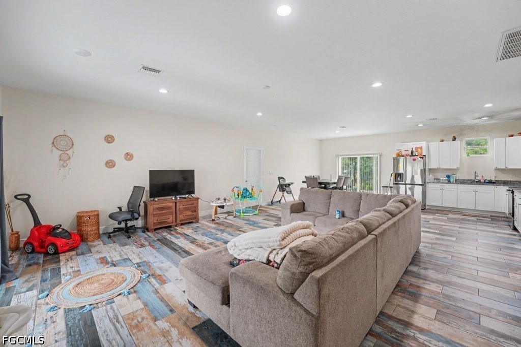 8006 Oakleaf Cir Property Photo 4