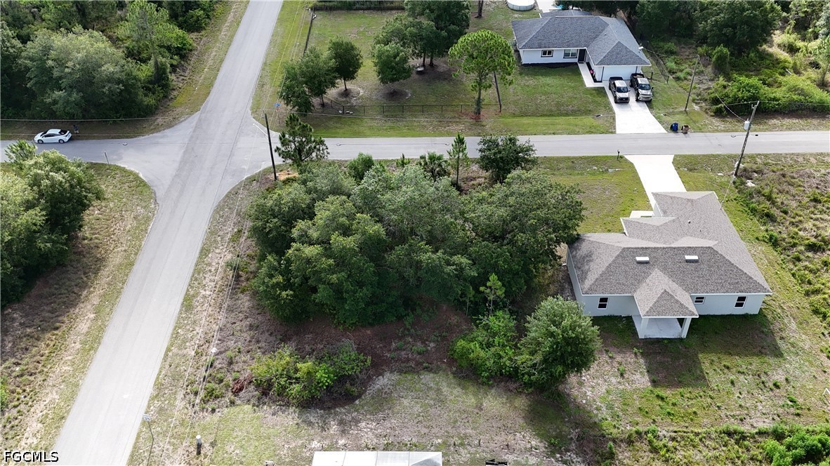 2025 Robert Ave Property Photo 6