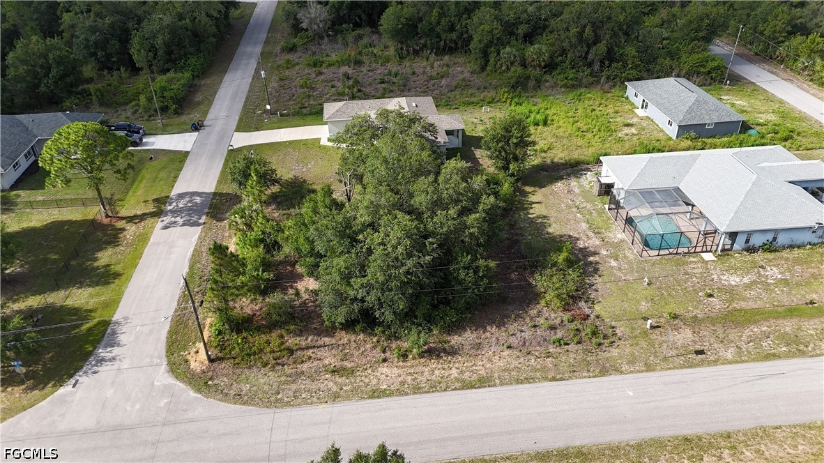 2025 Robert Ave Property Photo 7