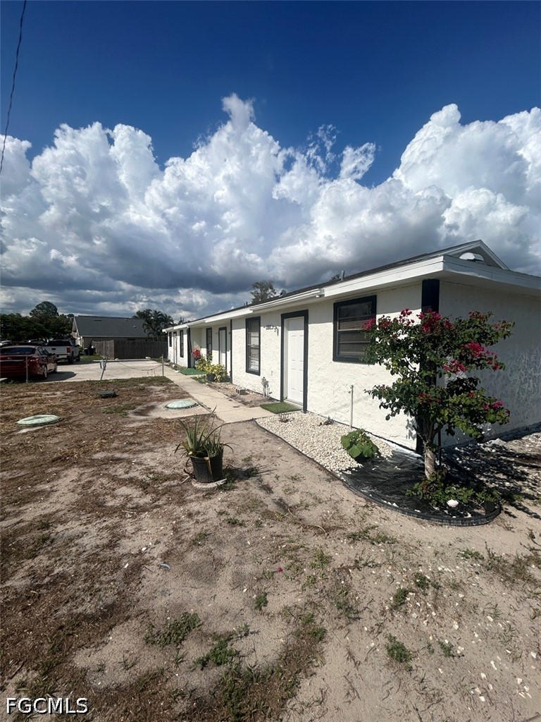 7582-7586 Carrier Rd Property Photo 3