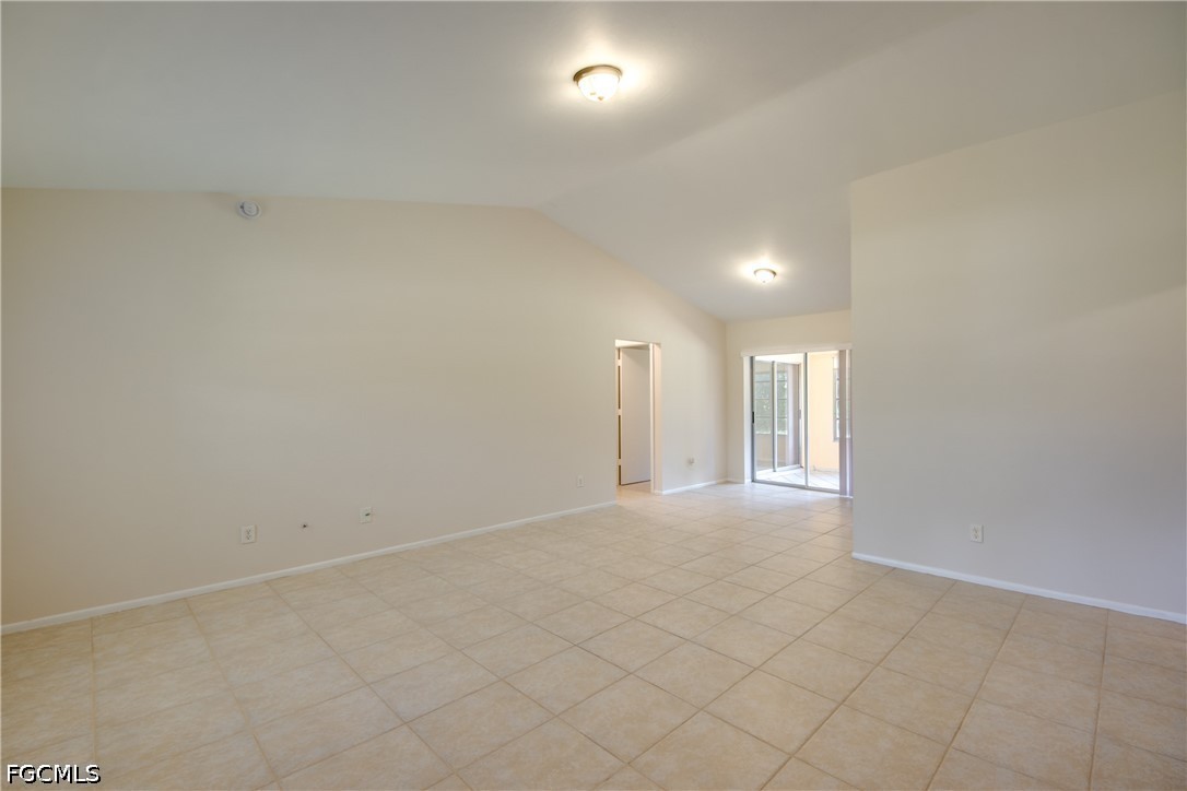 1315 Se 33rd Ter Property Photo 3