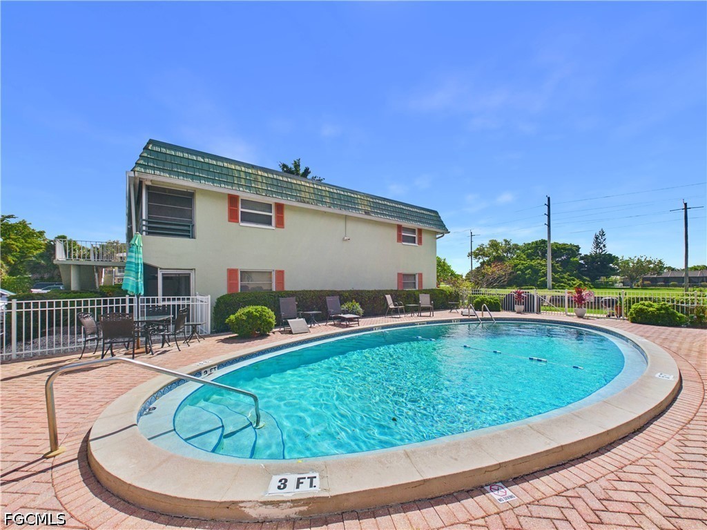 300 Valley Stream DR 3D Property Photo 1