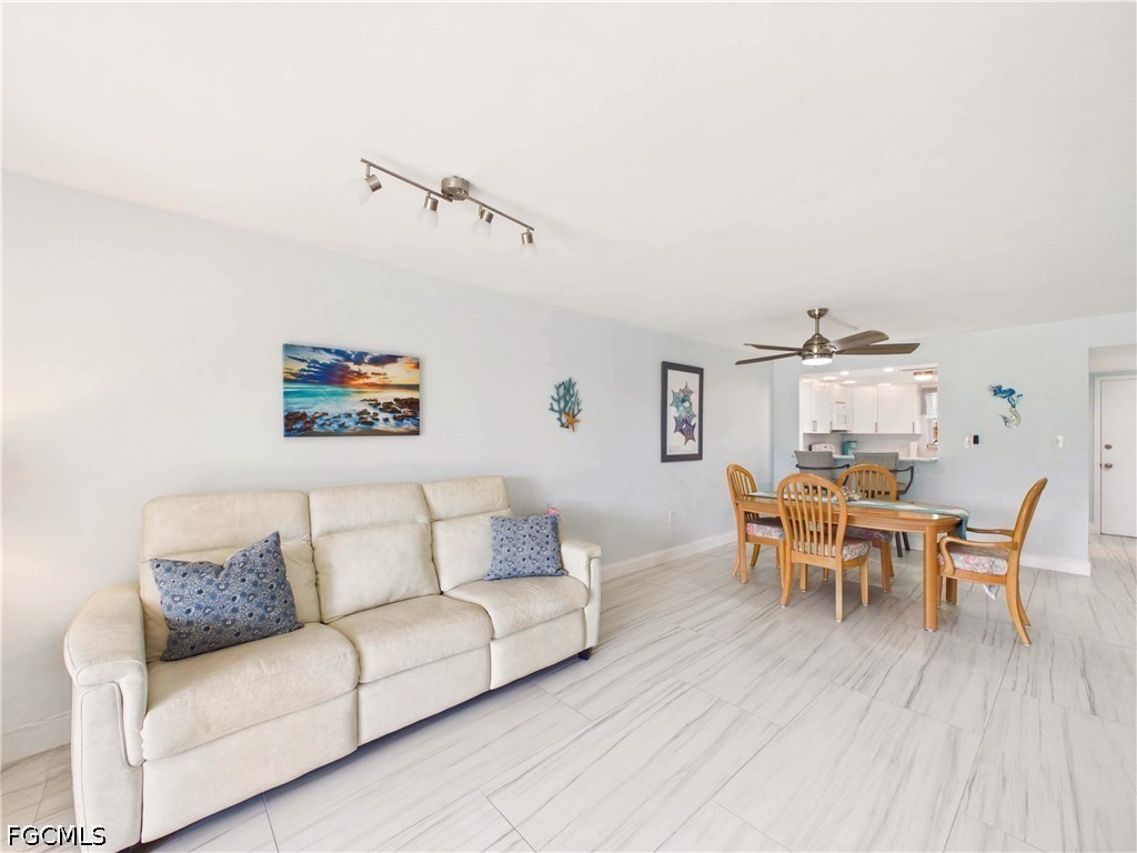 300 Valley Stream Dr 3d Property Photo 4