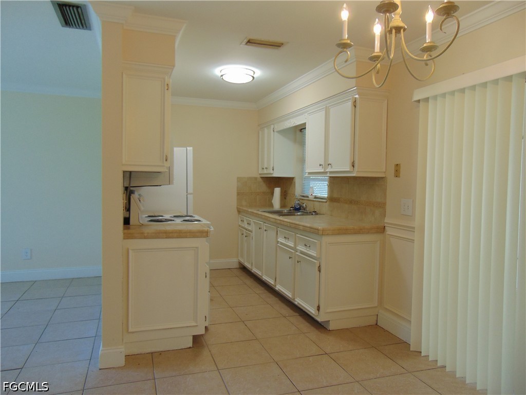 117 Stetson St Property Photo 4