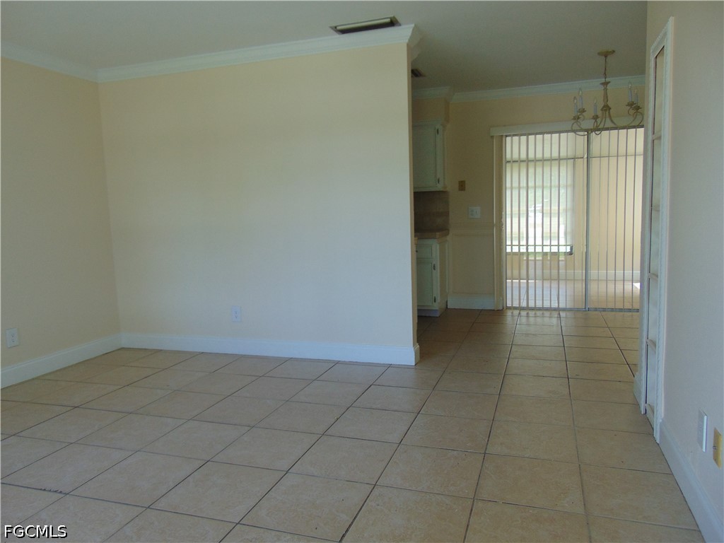 117 Stetson St Property Photo 5