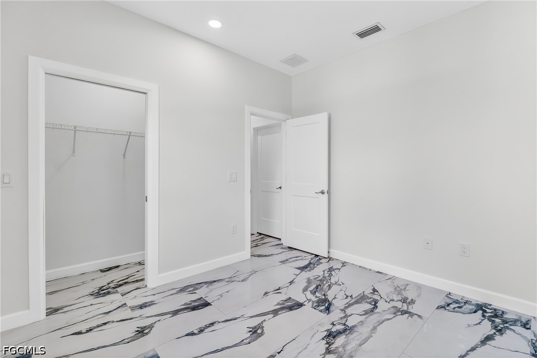 434 Rathburn St Property Photo 14