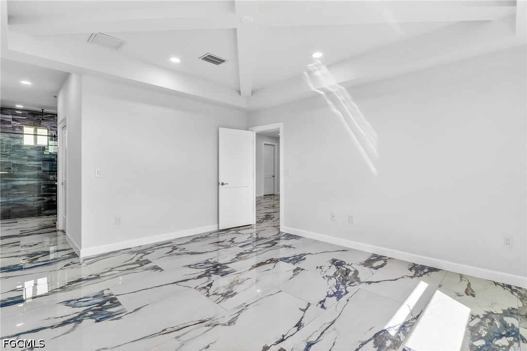 434 Rathburn St Property Photo 25