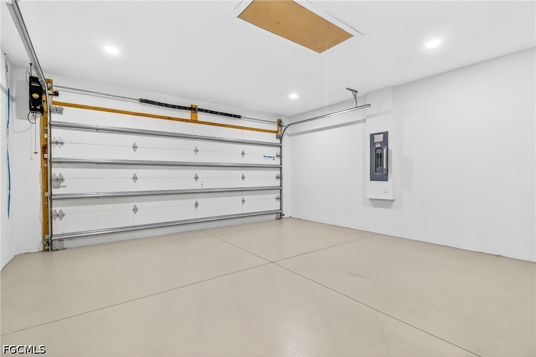 434 Rathburn St Property Photo 28