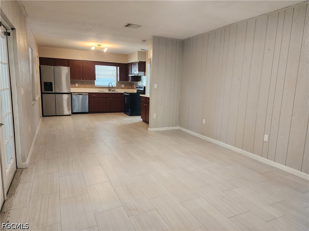 111 E Sugarland Cir Property Photo 5