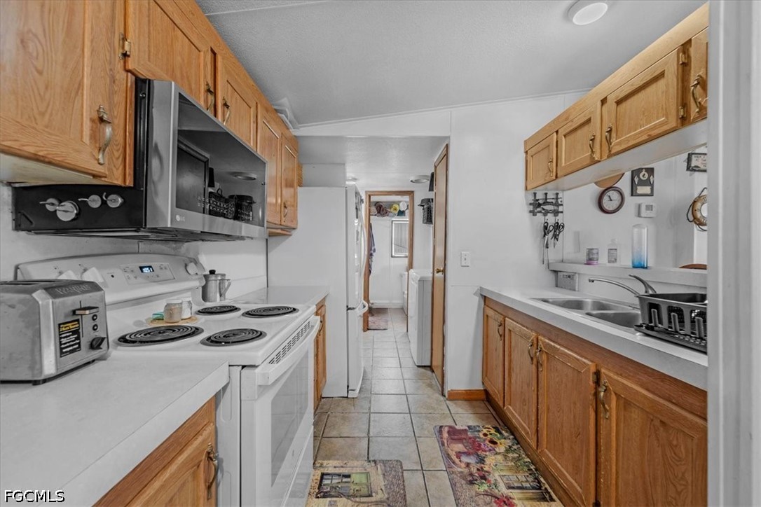1537 Jerdik Dr Property Photo 10