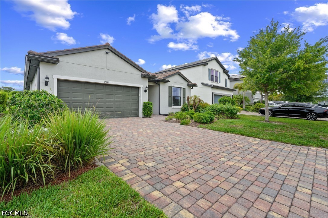 16141 Palmetto Prairie Dr Property Photo 3