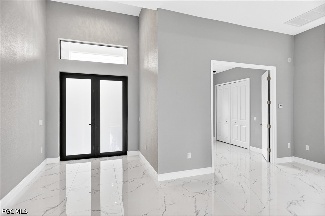 1114 Bari St E Property Photo 4