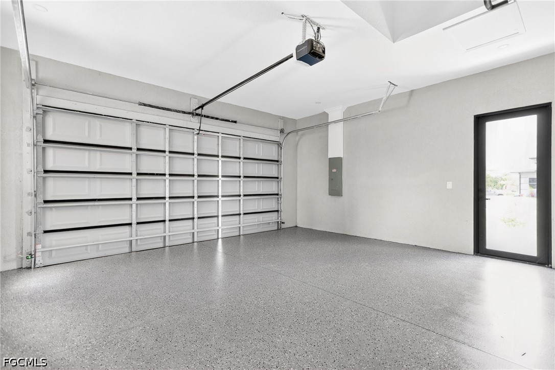 1114 Bari St E Property Photo 31