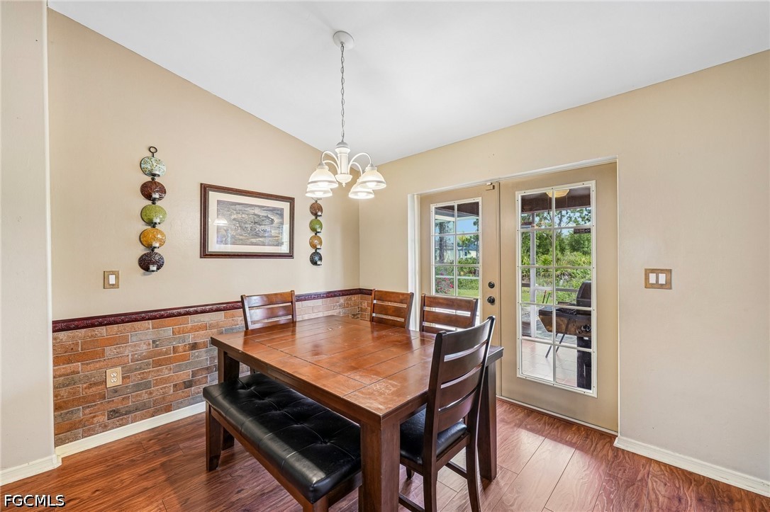 437 Raymer St Property Photo 8