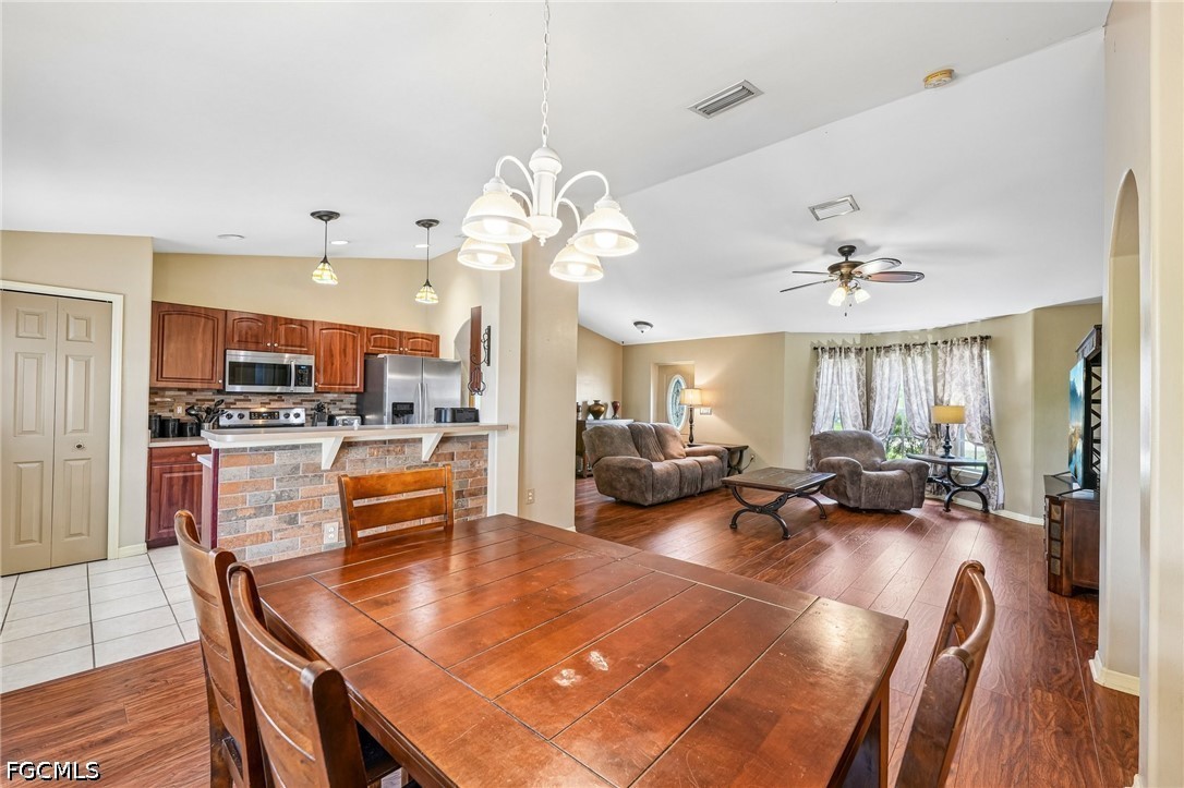 437 Raymer St Property Photo 12