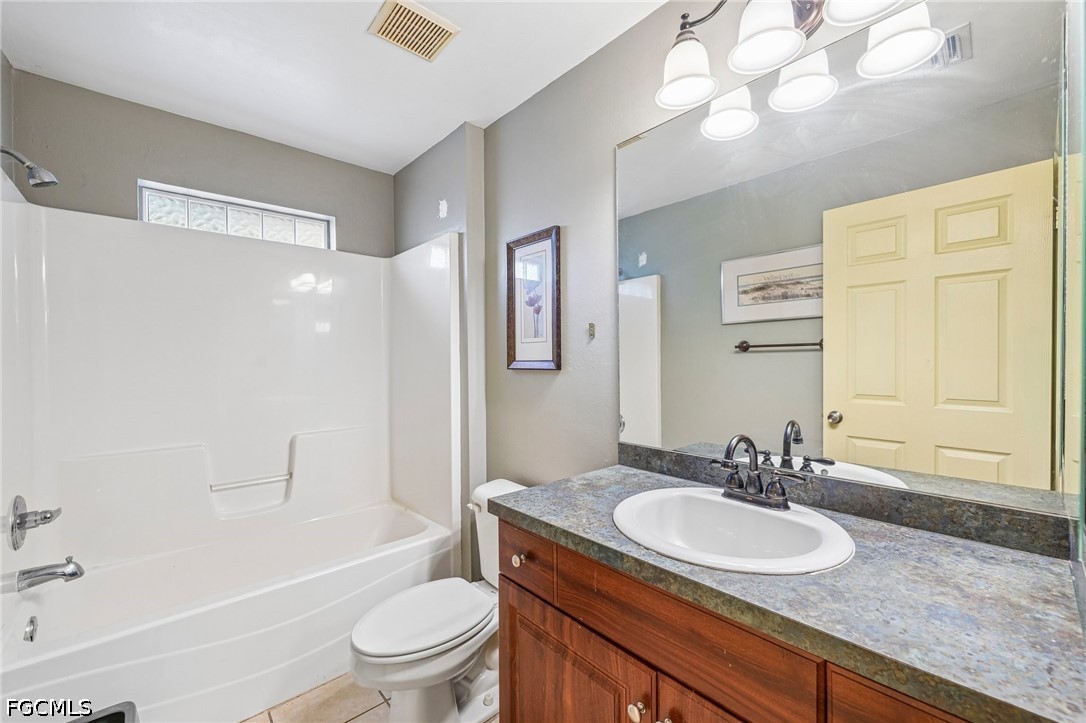 437 Raymer St Property Photo 20