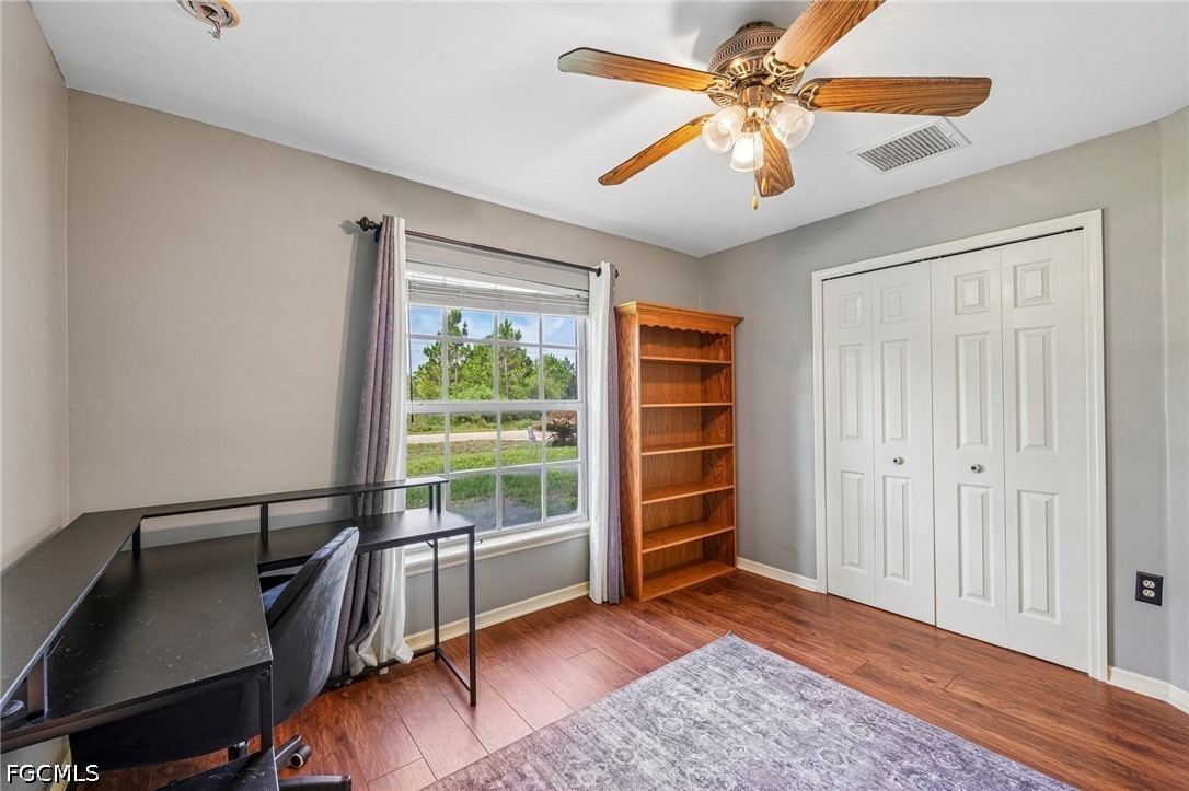 437 Raymer St Property Photo 23