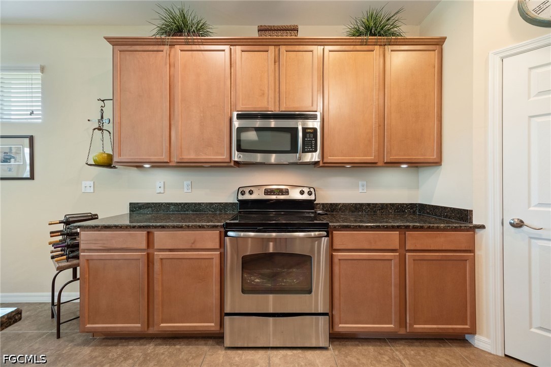 2466 Ashbury Cir Property Photo 8