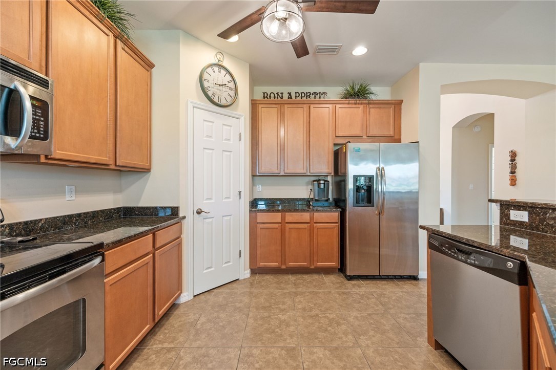 2466 Ashbury Cir Property Photo 9