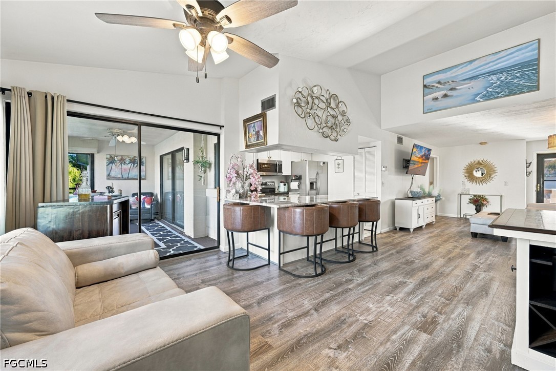 5830 Trailwinds Dr 824 Property Photo 4