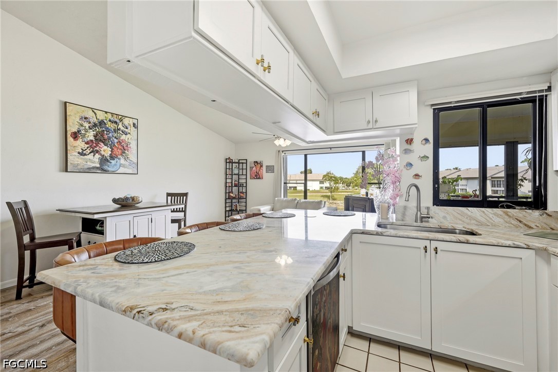 5830 Trailwinds Dr 824 Property Photo 6