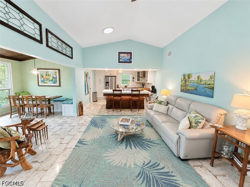 1318 Junonia St Property Photo 1