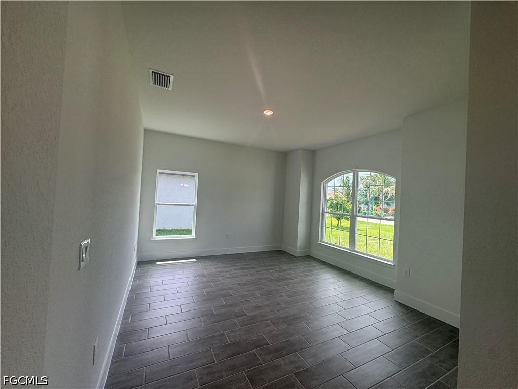 302 Se 1st Ter Property Photo 4