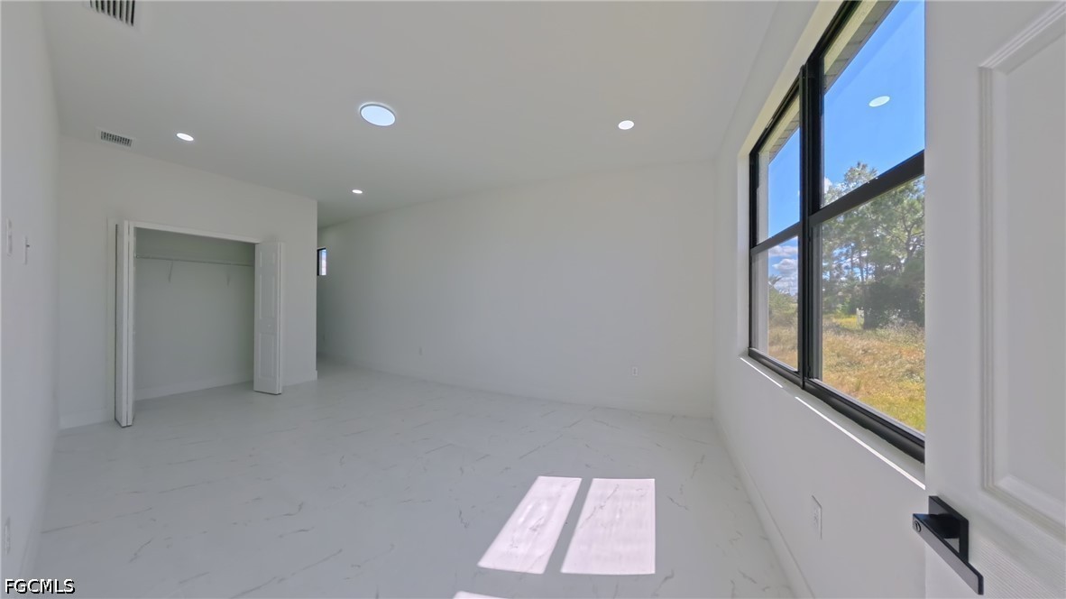 3217 65th St W Property Photo 13