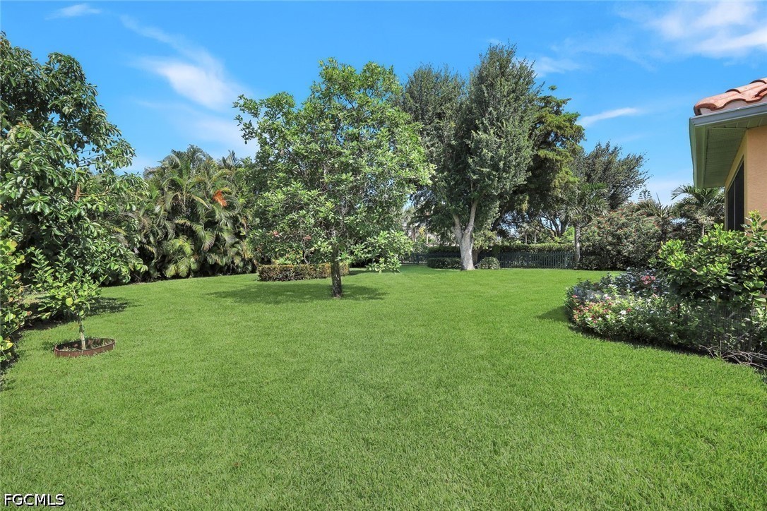 9830 Mar Largo Cir Property Photo 3